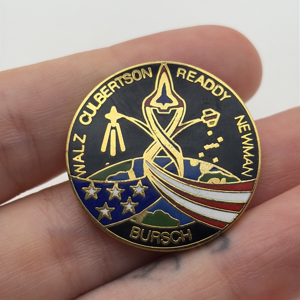 NASA STS-51 Discovery Walz Readdy Bursch Newman Culbertson Space Lapel Hat Pin